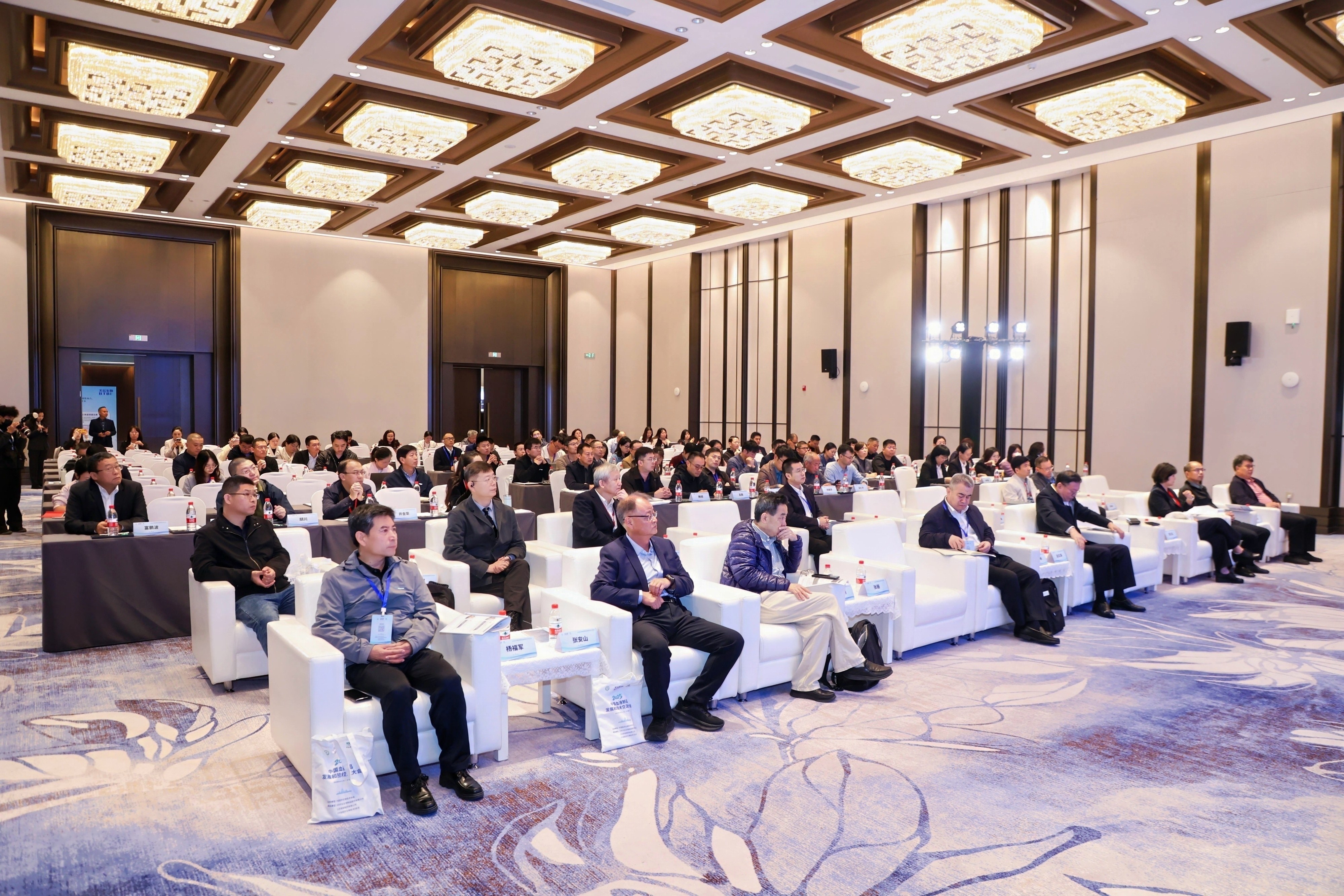 共繪行業(yè)發(fā)展新藍(lán)圖 | 國(guó)藥天壇參加2025中國(guó)血液制品發(fā)展和技術(shù)交流大會(huì)